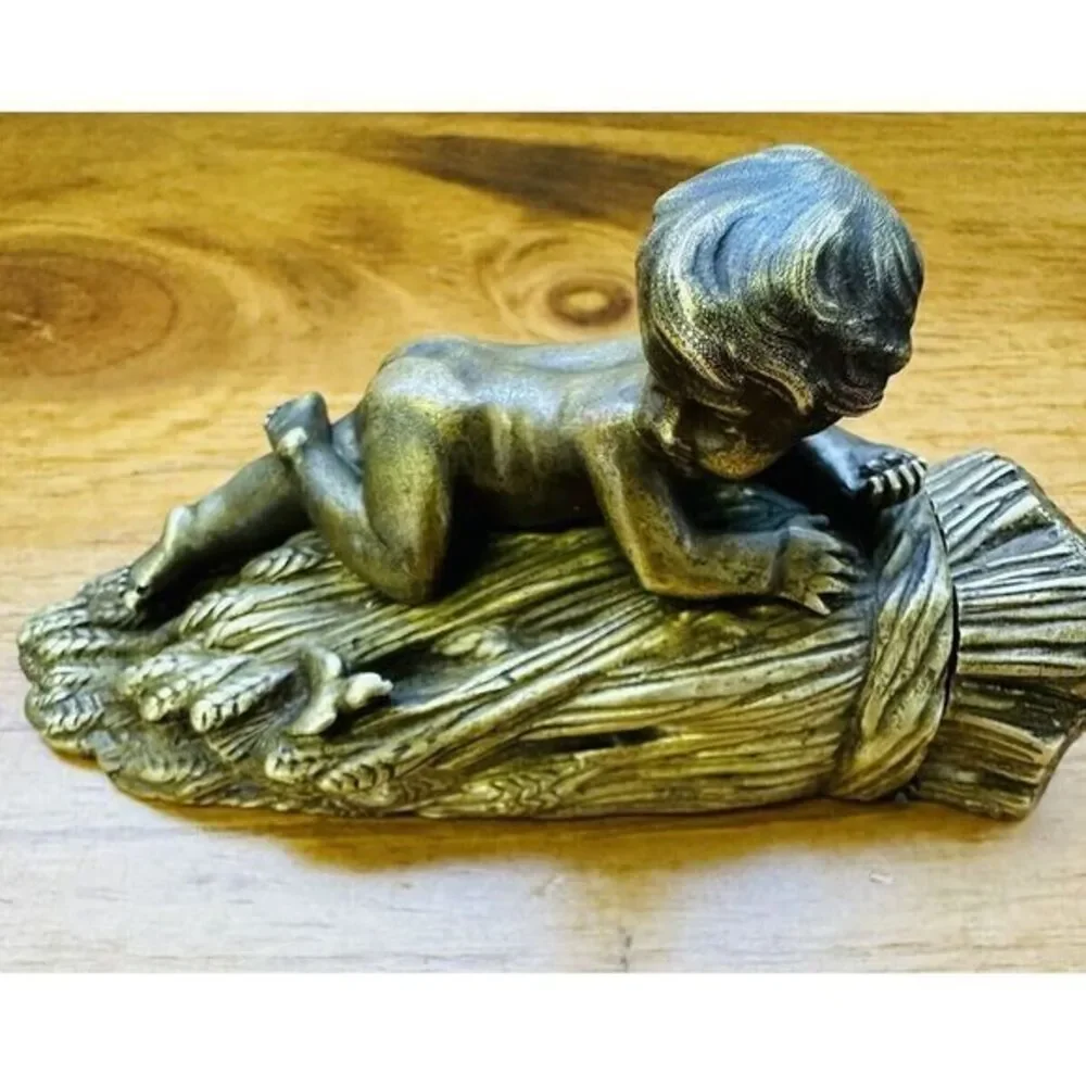 French Bronze and Gilt Metal Box Child & Bird On Wheat Bundle Vintage‎